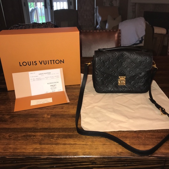 Louis Vuitton Handbags - Louis Vuitton Métis MM Noir Handbag